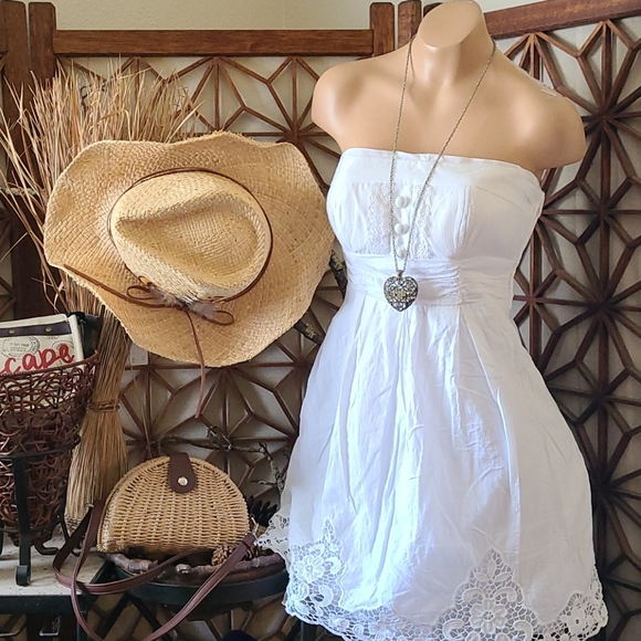 SUMMER BEAUTIFUL WHITE LACE MINI STRAPLESS 3 DRESS - Picture 2 of 16